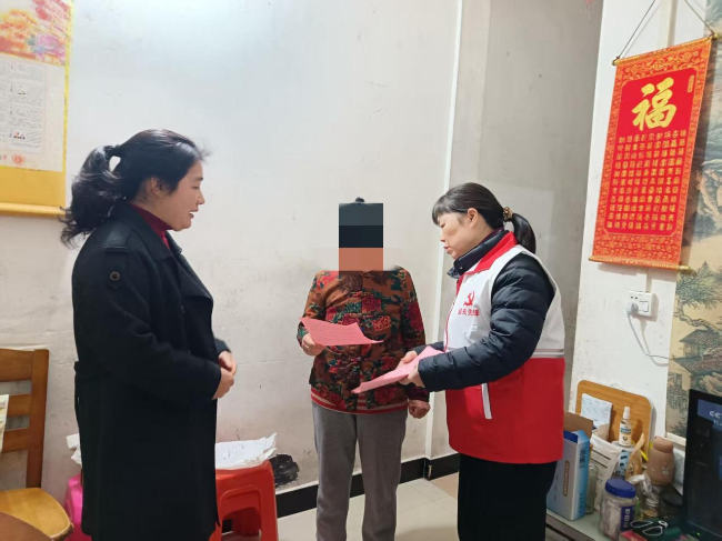 寒潮来袭 让爱升温”——龙仙镇新华社区开展特殊群体走访慰问活动.png