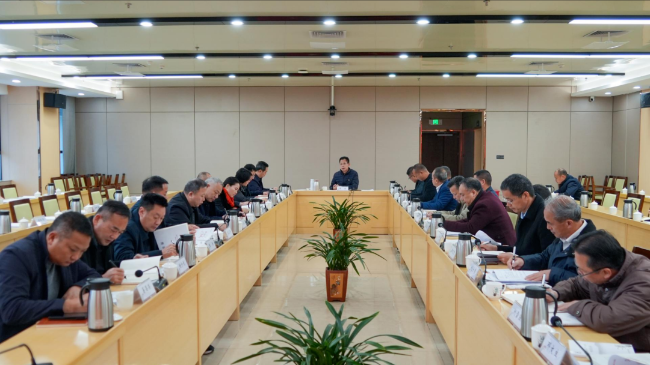 县委理论学习中心组学习会议召开