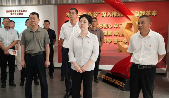 钟真带队到县党风廉政教育基地参观学习