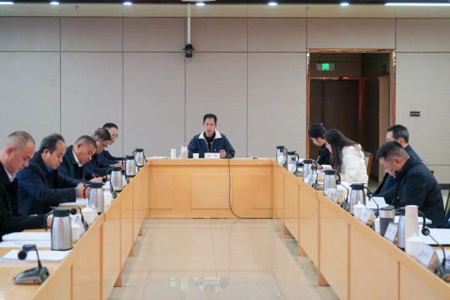 县委领导班子召开2025年度民主生活...