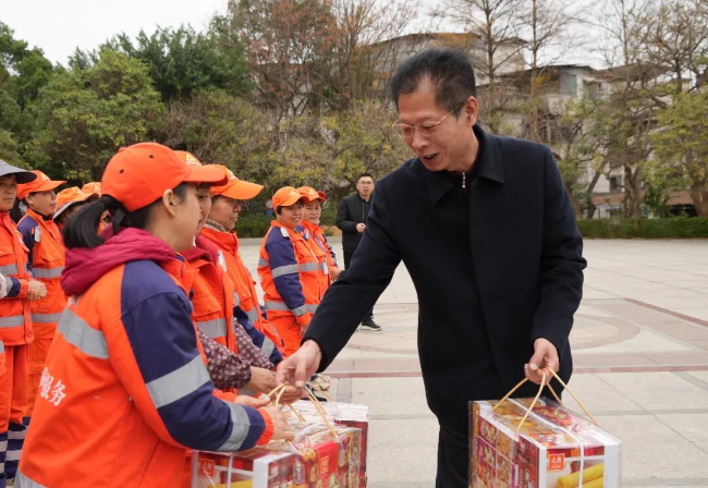 情暖新春！高忠看望慰问春节期间一线值...