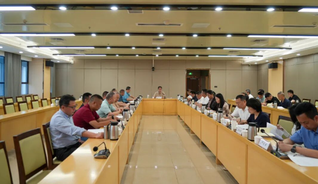 县委领导班子树立和践行正确政绩观学习教育读书班暨县委理论学习中心组学习会举行 